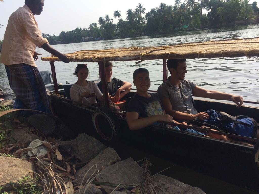 Thoms Beach Homestay Alappuzha Bagian luar foto