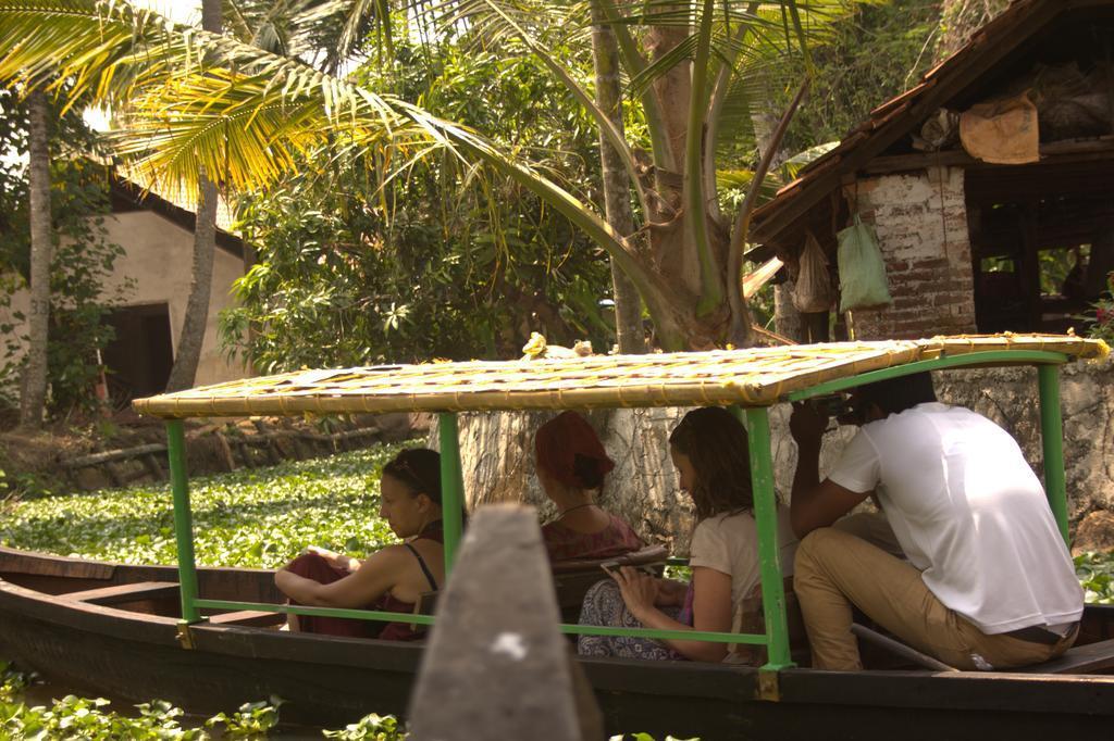 Thoms Beach Homestay Alappuzha Bagian luar foto