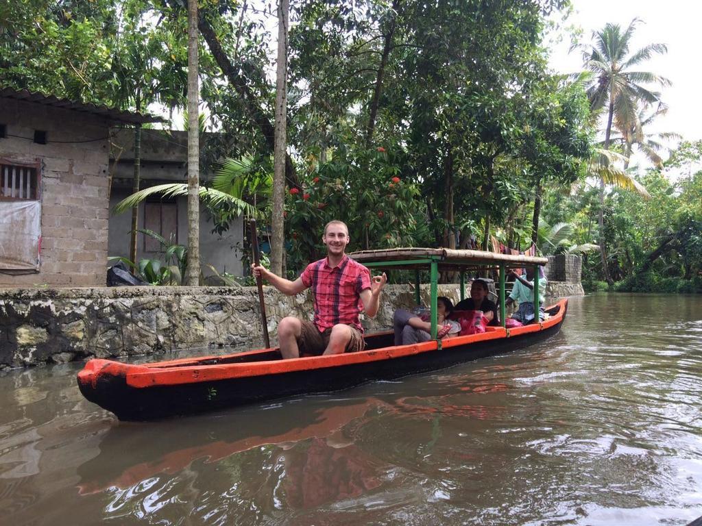 Thoms Beach Homestay Alappuzha Bagian luar foto